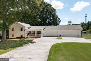 483 Whispering Oaks Drive, Statham, GA 30666