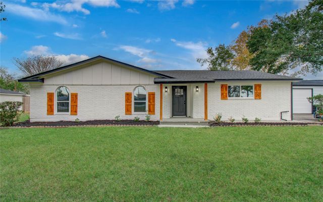 12011 Cherry Point Drive, Mont Belvieu, TX 77535