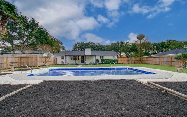 12011 Cherry Point Drive, Mont Belvieu, TX 77535