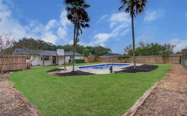 12011 Cherry Point Drive, Mont Belvieu, TX 77535