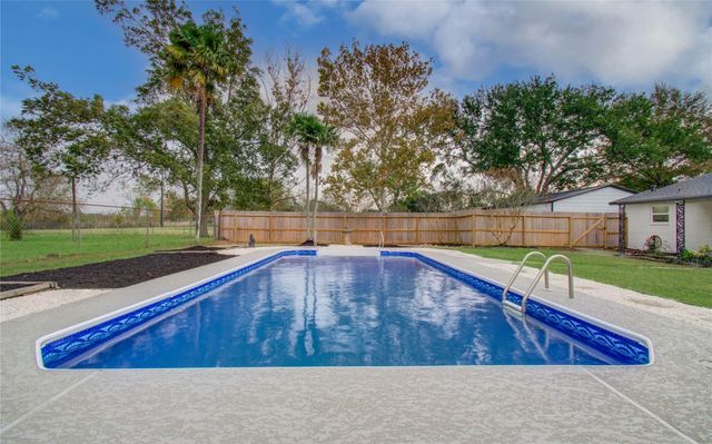 12011 Cherry Point Drive, Mont Belvieu, TX 77535