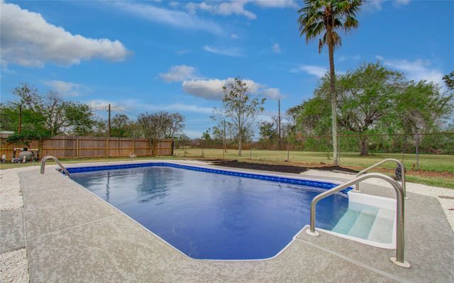 12011 Cherry Point Drive, Mont Belvieu, TX 77535