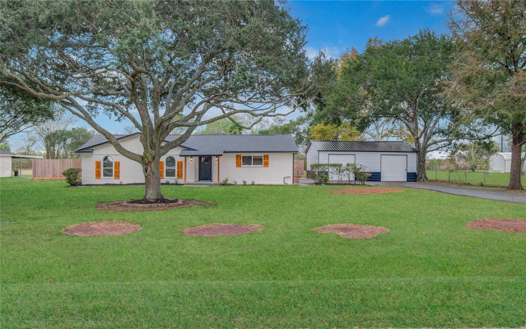 12011 Cherry Point Drive, Mont Belvieu, TX 77535