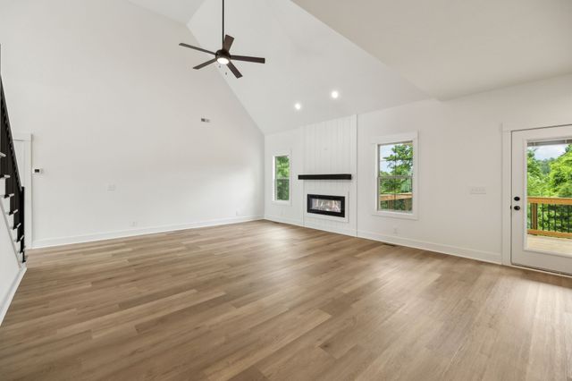 1075 Linder Ridge Drive, Woodlawn, TN 37191