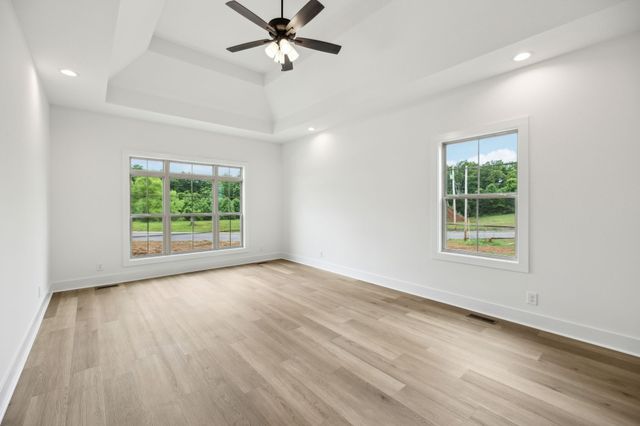 1075 Linder Ridge Drive, Woodlawn, TN 37191