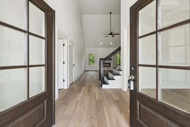 1075 Linder Ridge Drive, Woodlawn, TN 37191
