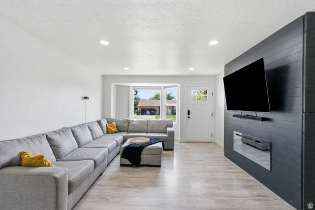5586 W 10130 N, Highland, UT 84003