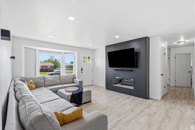 5586 W 10130 N, Highland, UT 84003
