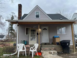 7290 Woodmont Avenue, Detroit, MI 48228