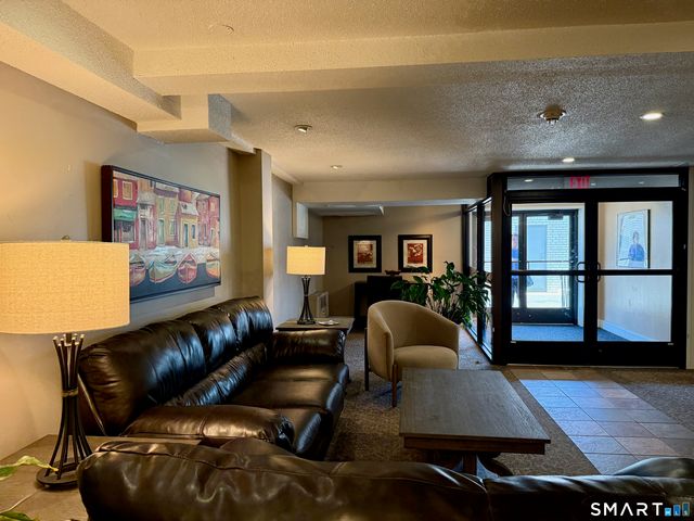 893 Farmington Avenue 1C, West Hartford, CT 06119