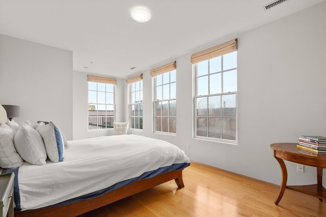 618 E 2nd Street 6, Boston, MA 02127