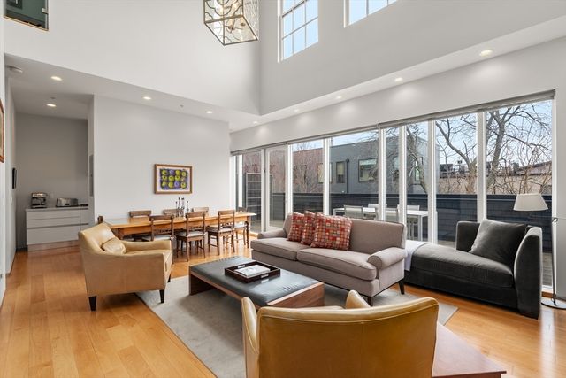 618 E 2nd Street 6, Boston, MA 02127