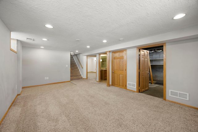 2189 Howard Court, Saint Paul, MN 55119