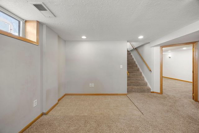 2189 Howard Court, Saint Paul, MN 55119