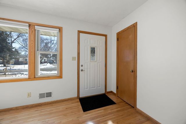 2189 Howard Court, Saint Paul, MN 55119