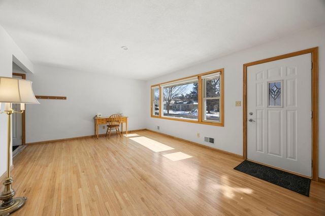 2189 Howard Court, Saint Paul, MN 55119