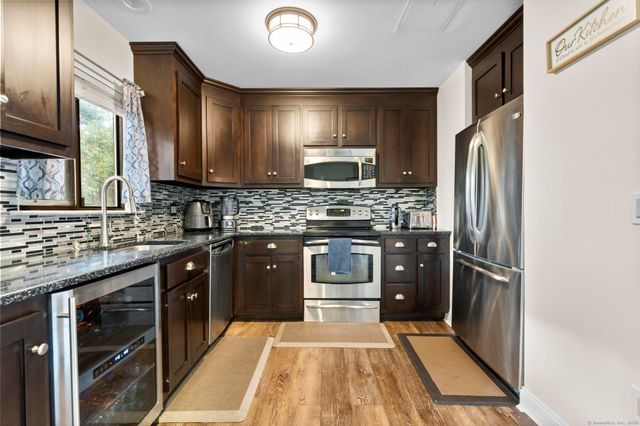 60 Lawn Avenue APT 11, Stamford, CT 06902