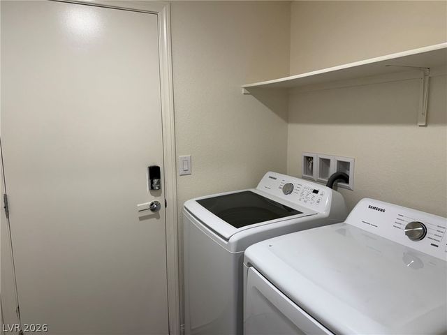 2642 Wimbledon White Court, North Las Vegas, NV 89086