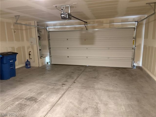 2642 Wimbledon White Court, North Las Vegas, NV 89086