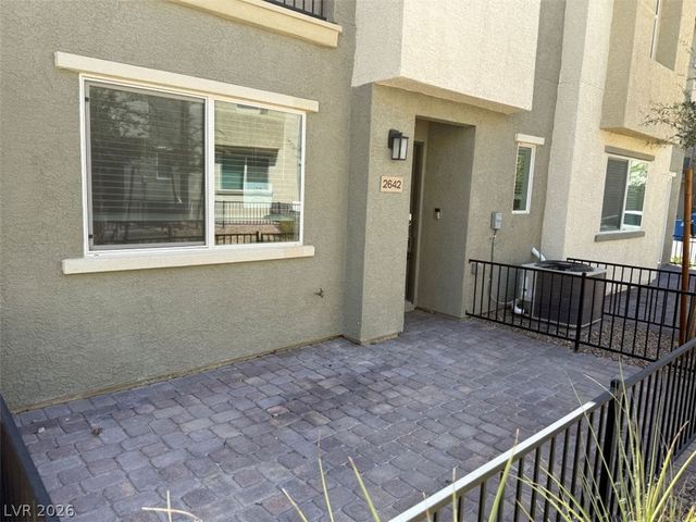 2642 Wimbledon White Court, North Las Vegas, NV 89086
