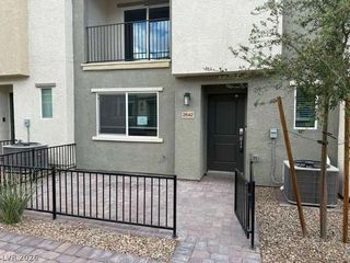 2642 Wimbledon White Court, North Las Vegas, NV 89086