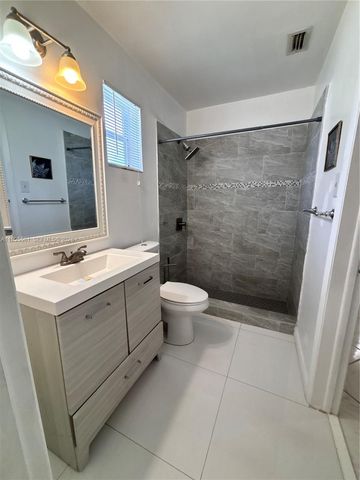 839 S Highland Dr Right, Hollywood, FL 33021