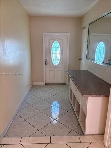 839 S Highland Dr Right, Hollywood, FL 33021