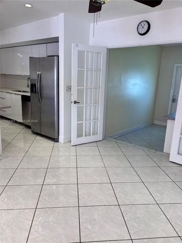 839 S Highland Dr Right, Hollywood, FL 33021