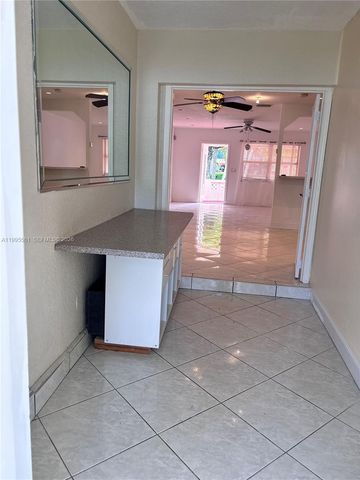 839 S Highland Dr Right, Hollywood, FL 33021