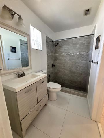 839 S Highland Dr Right, Hollywood, FL 33021