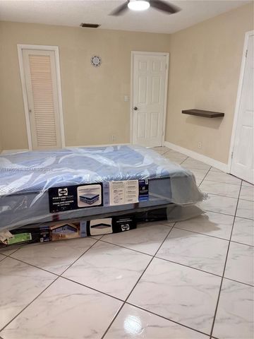 839 S Highland Dr Right, Hollywood, FL 33021