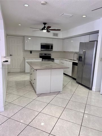 839 S Highland Dr Right, Hollywood, FL 33021