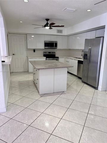 839 S Highland Dr Right, Hollywood, FL 33021