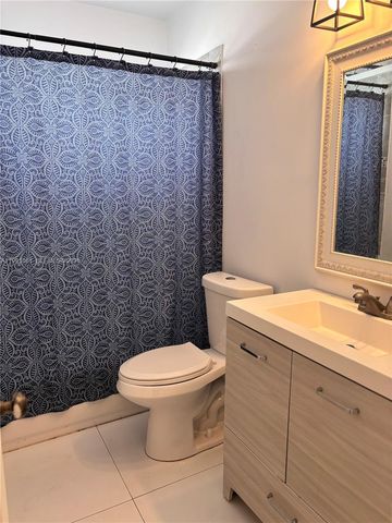 839 S Highland Dr Right, Hollywood, FL 33021