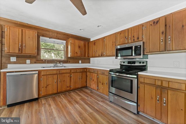 433 CORNWALL DR, Ruther Glen, VA 22546