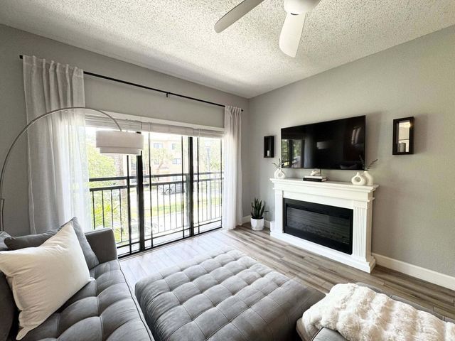 2808 Amalei Drive 110, Palm Beach Gardens, FL 33410