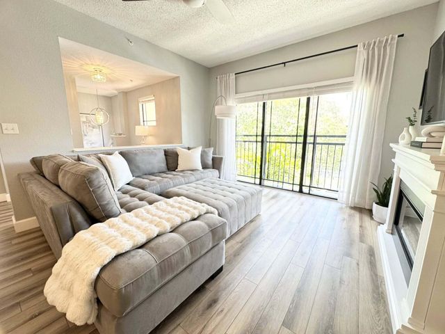 2808 Amalei Drive 110, Palm Beach Gardens, FL 33410