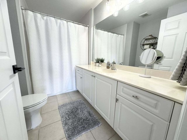 2808 Amalei Drive 110, Palm Beach Gardens, FL 33410