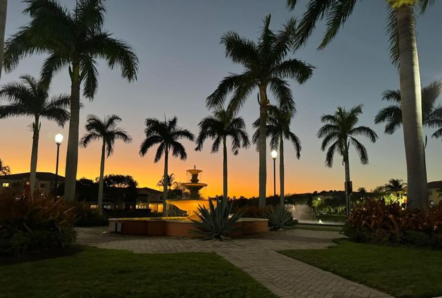 2808 Amalei Drive 110, Palm Beach Gardens, FL 33410