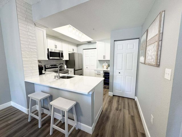 2808 Amalei Drive 110, Palm Beach Gardens, FL 33410