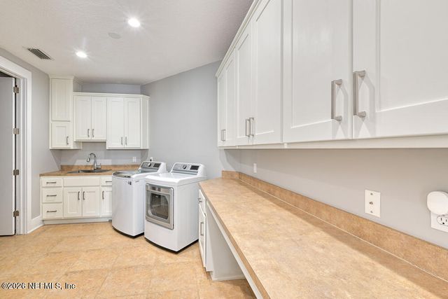 781 QUEENS HARBOR Boulevard, Jacksonville, FL 32225