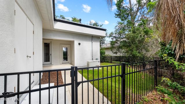 781 QUEENS HARBOR Boulevard, Jacksonville, FL 32225