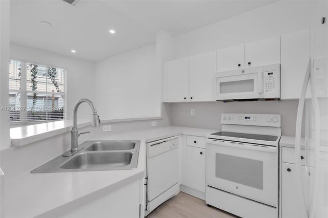 8165 NW 108th Avenue, Doral, FL 33178