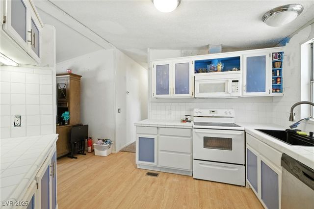 1950 West Horn Road, Pahrump, NV 89048