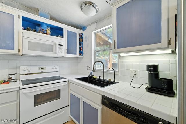 1950 West Horn Road, Pahrump, NV 89048