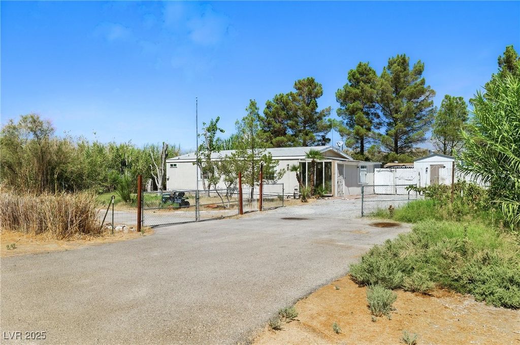 1950 West Horn Road, Pahrump, NV 89048