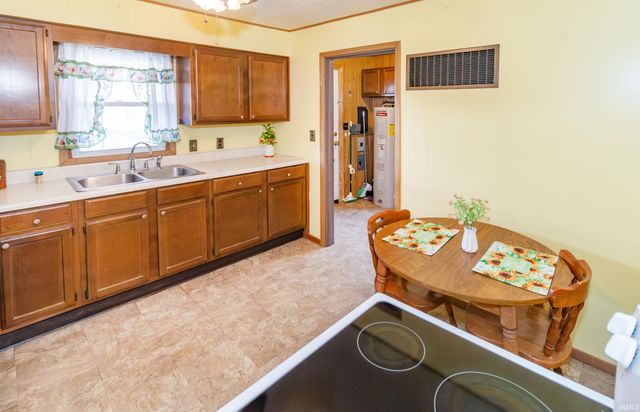 829 Allens Lane, Evansville, IN 47710