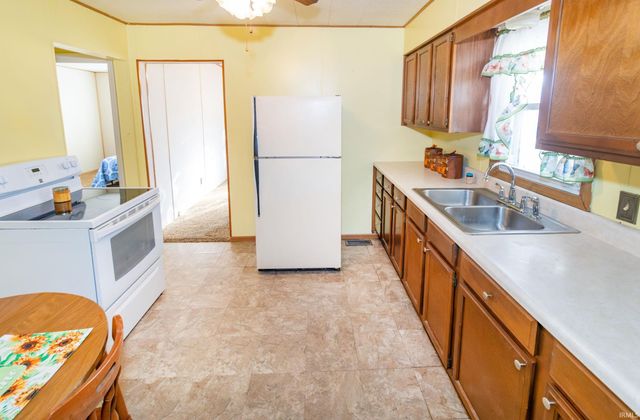 829 Allens Lane, Evansville, IN 47710