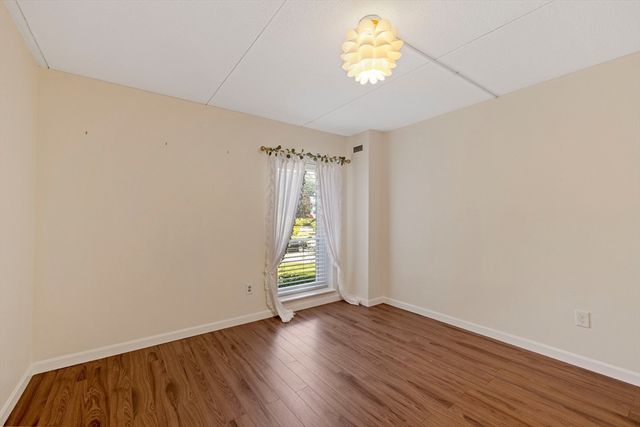 50-56 Broadlawn Park 221, Boston, MA 02467