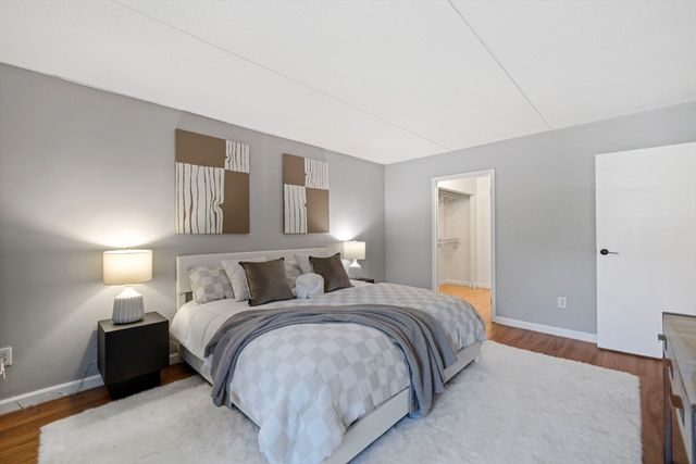 50-56 Broadlawn Park 221, Boston, MA 02467